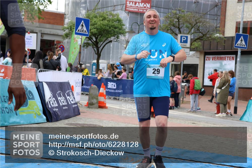 05.05.2024 - 7. Wedeler Halbmarathon Strokosch-Dieckow http://msf.ph/oto/6228128 05.05.2024 12:00:10 Ziel 29, 877 meine-sportfotos.de