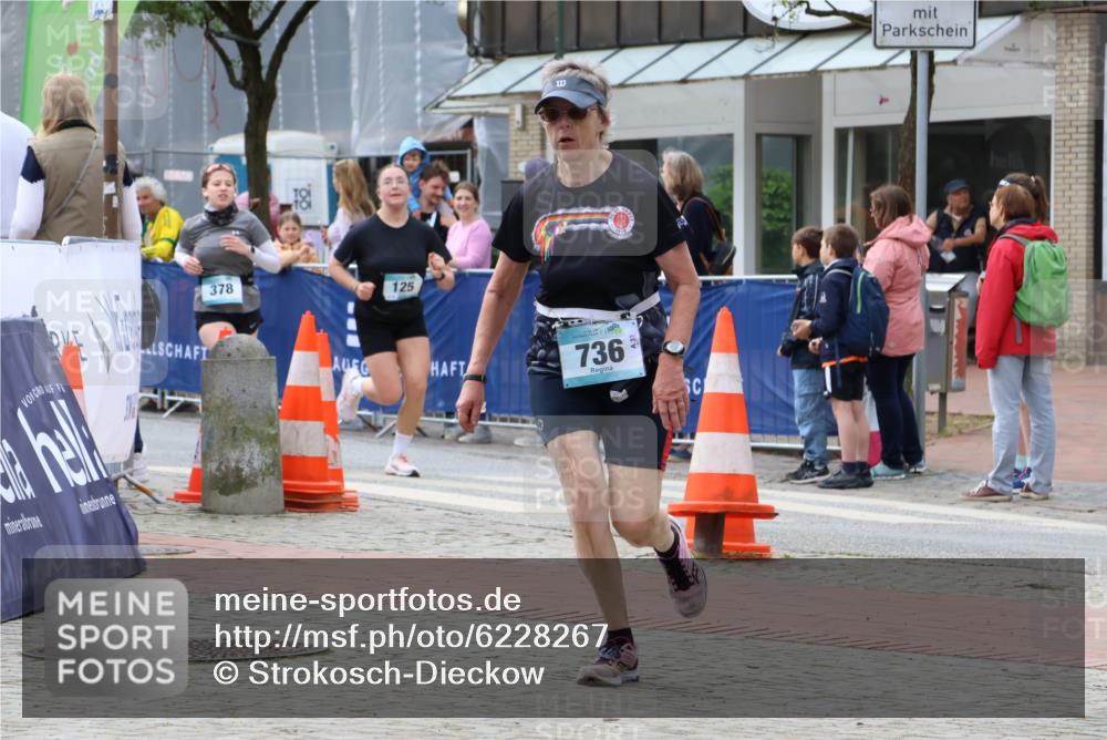 05.05.2024 - 7. Wedeler Halbmarathon Strokosch-Dieckow http://msf.ph/oto/6228267 05.05.2024 12:00:50 Ziel 125, 378, 736 meine-sportfotos.de