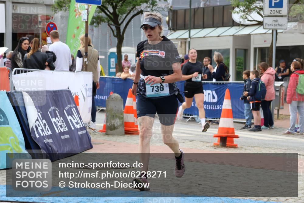 05.05.2024 - 7. Wedeler Halbmarathon Strokosch-Dieckow http://msf.ph/oto/6228271 05.05.2024 12:00:51 Ziel 125, 378, 736 meine-sportfotos.de