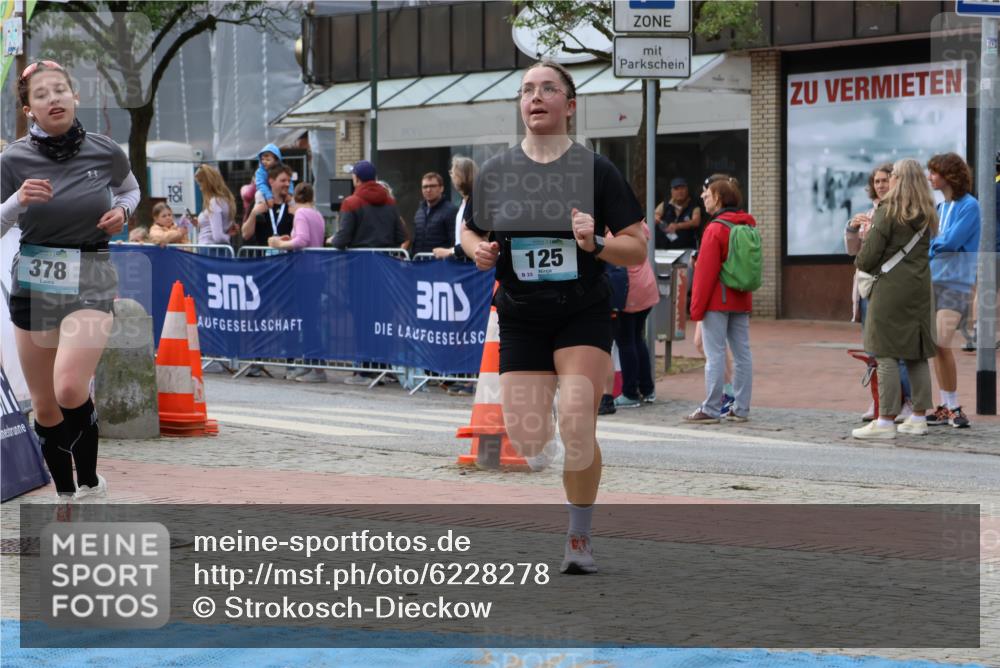 05.05.2024 - 7. Wedeler Halbmarathon Strokosch-Dieckow http://msf.ph/oto/6228278 05.05.2024 12:00:53 Ziel 125, 378, 736 meine-sportfotos.de