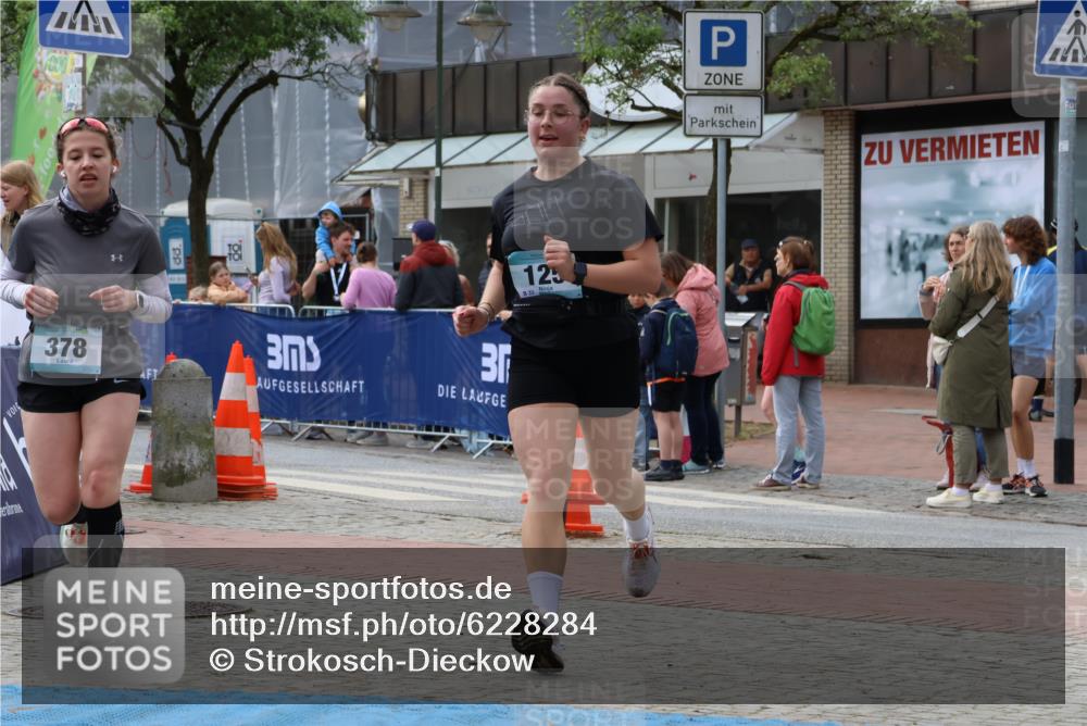 05.05.2024 - 7. Wedeler Halbmarathon Strokosch-Dieckow http://msf.ph/oto/6228284 05.05.2024 12:00:54 Ziel 125, 378, 736 meine-sportfotos.de