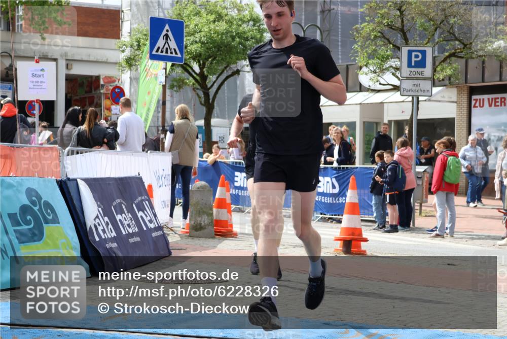 05.05.2024 - 7. Wedeler Halbmarathon Strokosch-Dieckow http://msf.ph/oto/6228326 05.05.2024 12:01:13 Ziel 110, 115, 552 meine-sportfotos.de