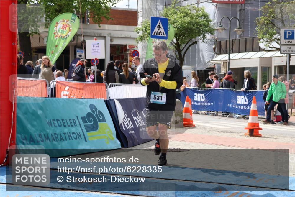 05.05.2024 - 7. Wedeler Halbmarathon Strokosch-Dieckow http://msf.ph/oto/6228335 05.05.2024 12:01:34 Ziel 226, 531 meine-sportfotos.de