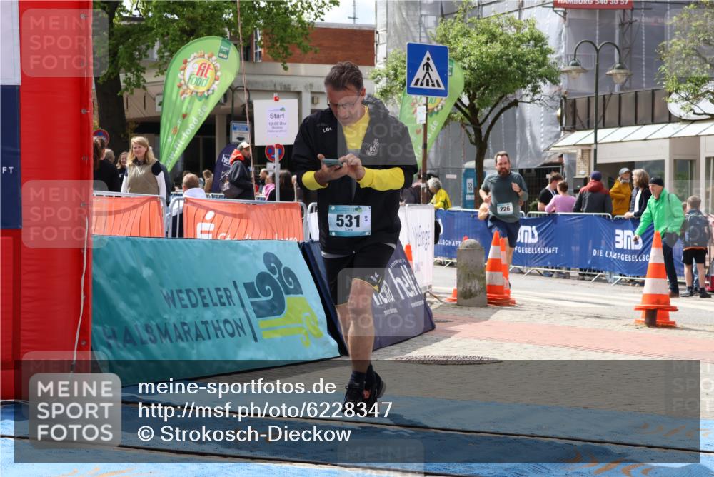 05.05.2024 - 7. Wedeler Halbmarathon Strokosch-Dieckow http://msf.ph/oto/6228347 05.05.2024 12:01:34 Ziel 226, 531 meine-sportfotos.de