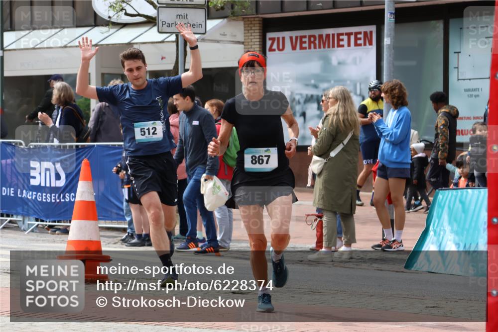 05.05.2024 - 7. Wedeler Halbmarathon Strokosch-Dieckow http://msf.ph/oto/6228374 05.05.2024 12:02:04 Ziel 512, 867 meine-sportfotos.de