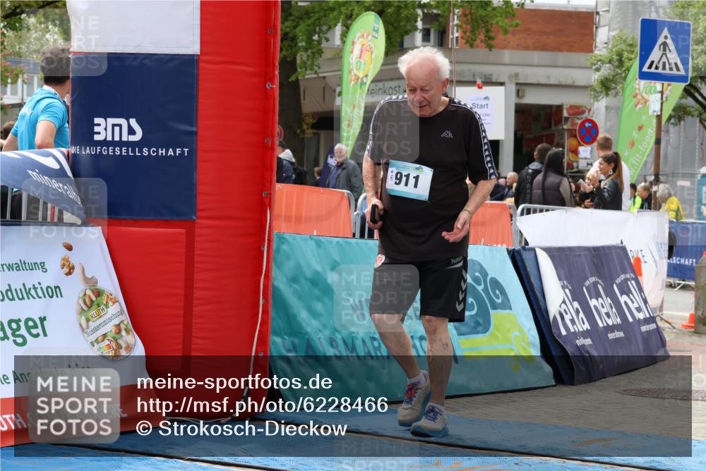 05.05.2024 - 7. Wedeler Halbmarathon Strokosch-Dieckow http://msf.ph/oto/6228466 05.05.2024 12:02:43 Ziel 576, 911 meine-sportfotos.de