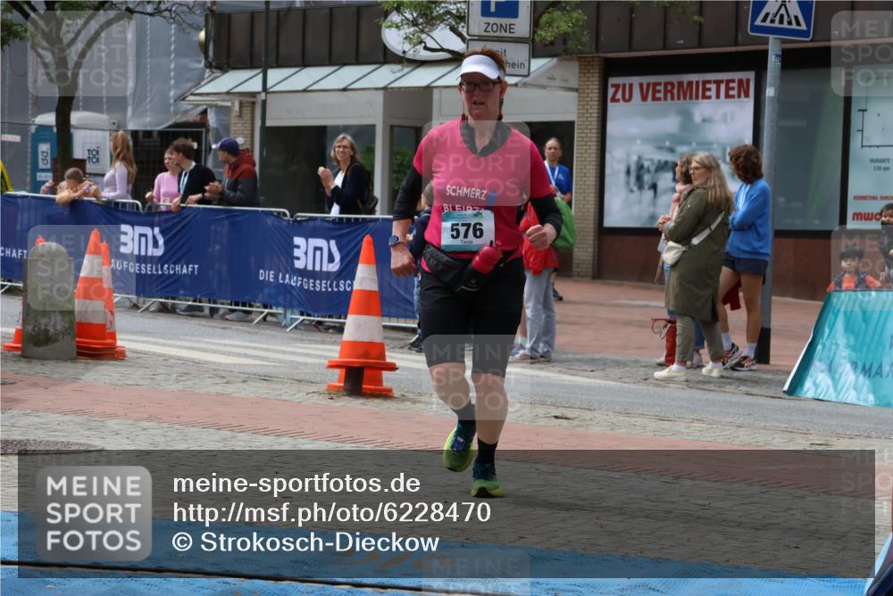 05.05.2024 - 7. Wedeler Halbmarathon Strokosch-Dieckow http://msf.ph/oto/6228470 05.05.2024 12:02:49 Ziel 576, 644 meine-sportfotos.de