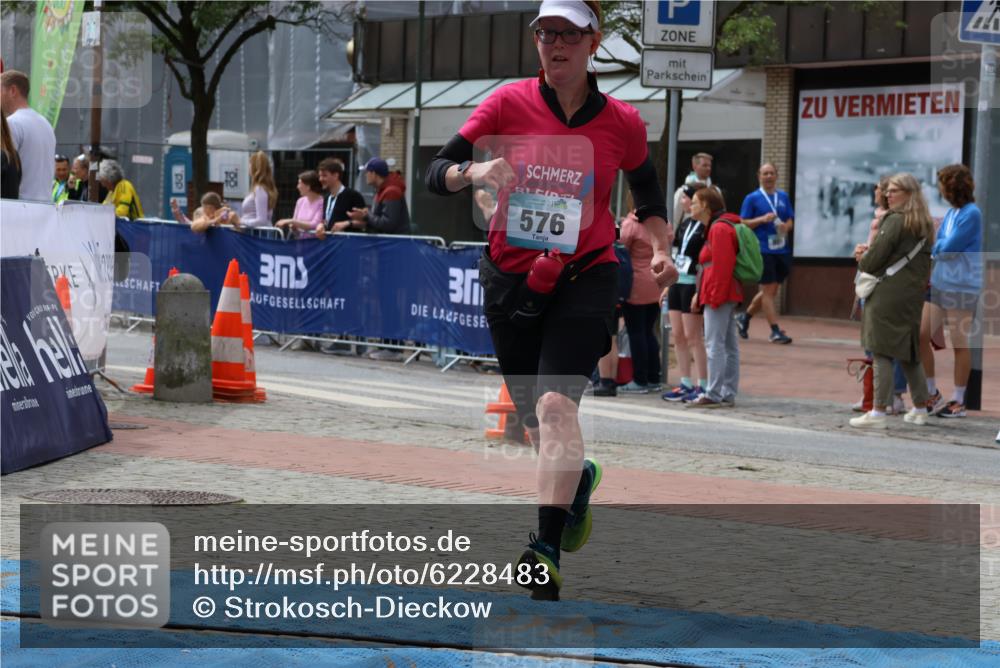 05.05.2024 - 7. Wedeler Halbmarathon Strokosch-Dieckow http://msf.ph/oto/6228483 05.05.2024 12:02:50 Ziel 576, 644 meine-sportfotos.de