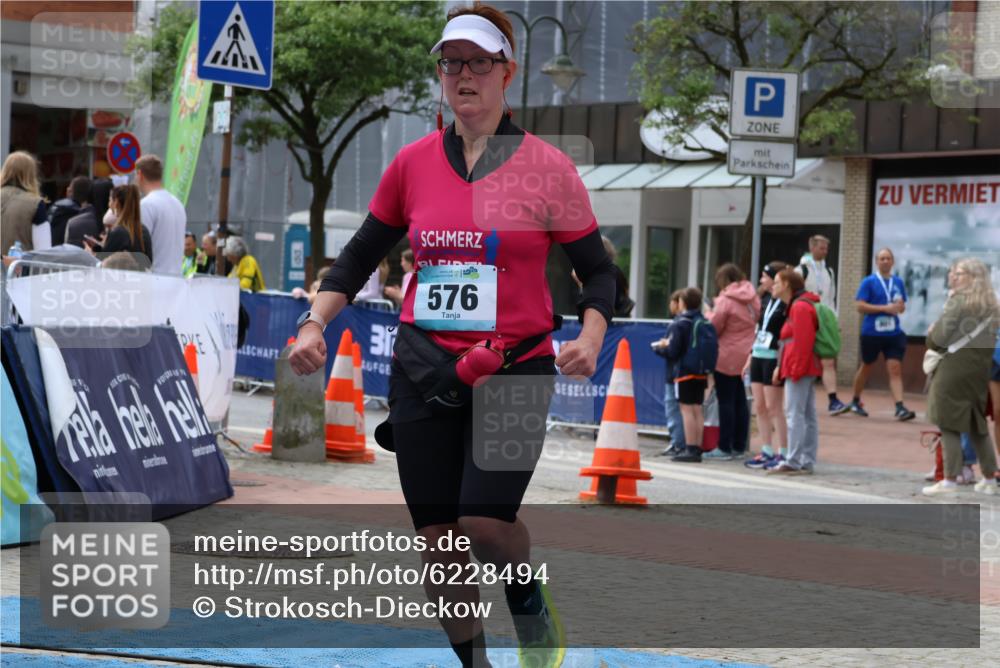 05.05.2024 - 7. Wedeler Halbmarathon Strokosch-Dieckow http://msf.ph/oto/6228494 05.05.2024 12:02:50 Ziel 576, 644 meine-sportfotos.de