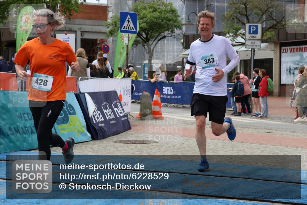 05.05.2024 - 7. Wedeler Halbmarathon Strokosch-Dieckow http://msf.ph/oto/6228529 05.05.2024 12:03:03 Ziel 383, 428 meine-sportfotos.de