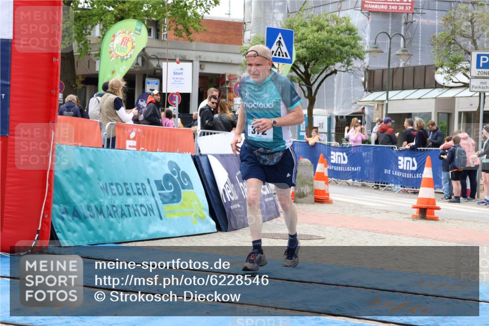05.05.2024 - 7. Wedeler Halbmarathon Strokosch-Dieckow http://msf.ph/oto/6228546 05.05.2024 12:03:21 Ziel 233, 372 meine-sportfotos.de