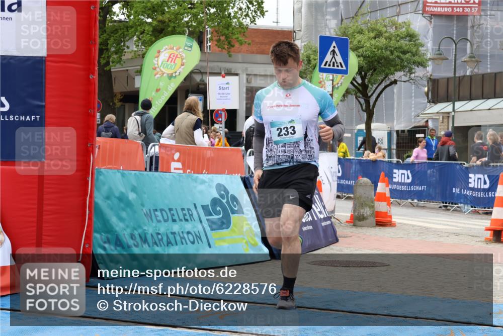 05.05.2024 - 7. Wedeler Halbmarathon Strokosch-Dieckow http://msf.ph/oto/6228576 05.05.2024 12:03:27 Ziel 233 meine-sportfotos.de