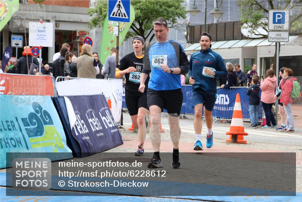 05.05.2024 - 7. Wedeler Halbmarathon Strokosch-Dieckow http://msf.ph/oto/6228612 05.05.2024 12:04:01 Ziel 262, 263, 462 meine-sportfotos.de
