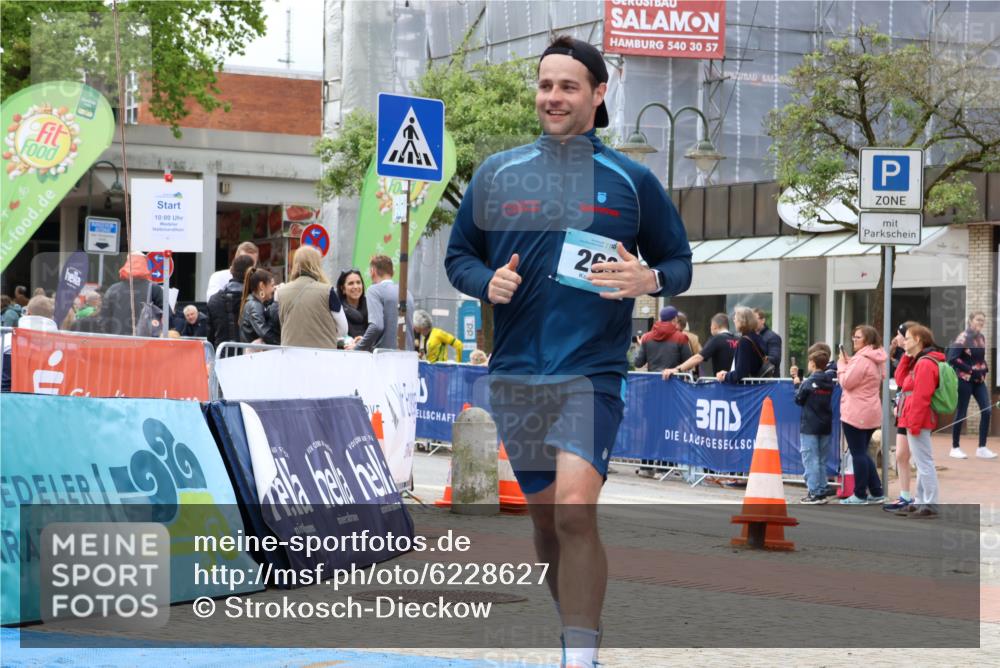 05.05.2024 - 7. Wedeler Halbmarathon Strokosch-Dieckow http://msf.ph/oto/6228627 05.05.2024 12:04:03 Ziel 262, 263, 462 meine-sportfotos.de