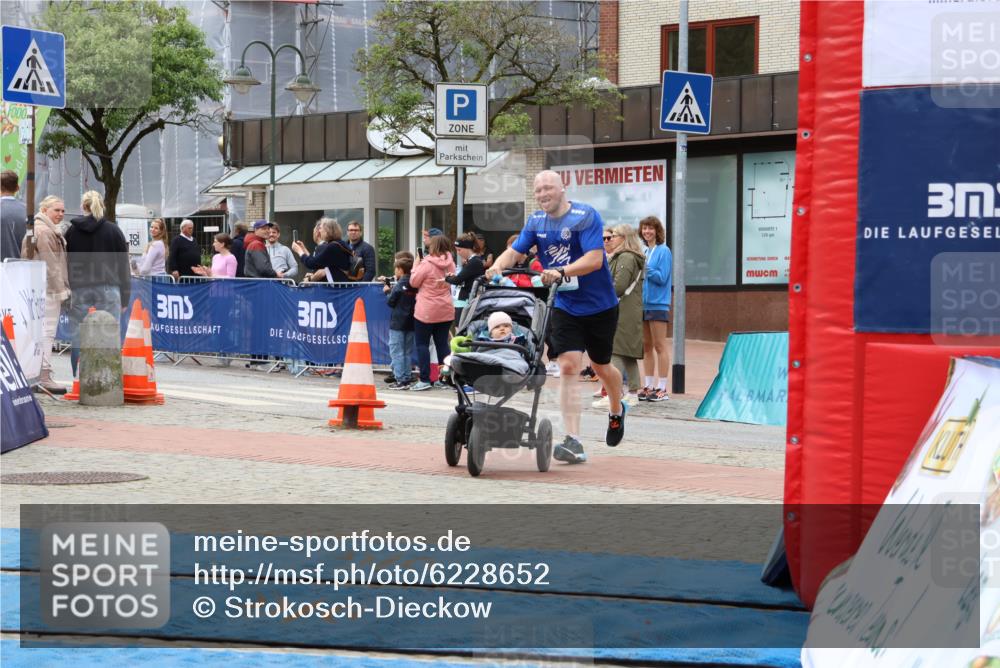 05.05.2024 - 7. Wedeler Halbmarathon Strokosch-Dieckow http://msf.ph/oto/6228652 05.05.2024 12:04:35 Ziel 270, 665, 888 meine-sportfotos.de