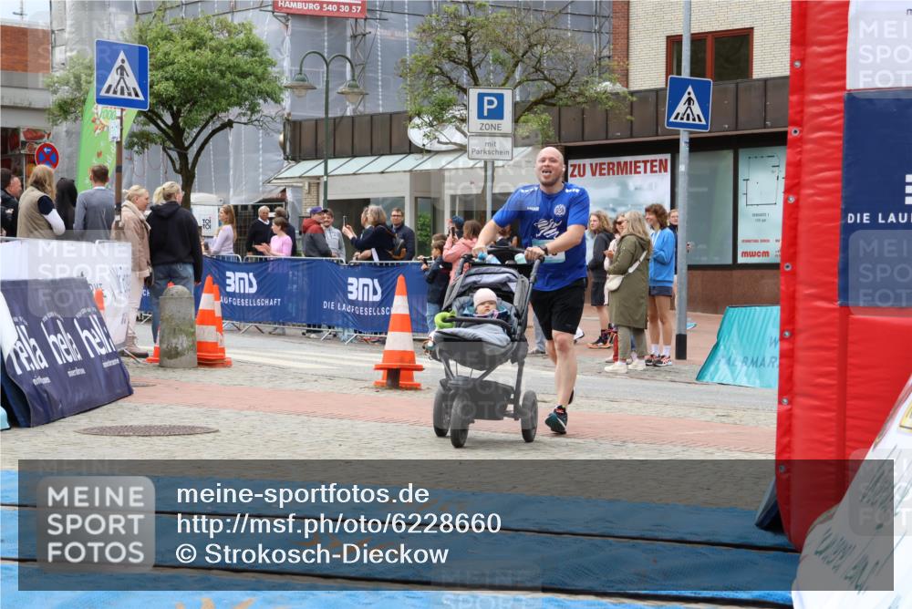 05.05.2024 - 7. Wedeler Halbmarathon Strokosch-Dieckow http://msf.ph/oto/6228660 05.05.2024 12:04:36 Ziel 270, 665, 888 meine-sportfotos.de