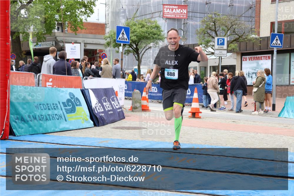 05.05.2024 - 7. Wedeler Halbmarathon Strokosch-Dieckow http://msf.ph/oto/6228710 05.05.2024 12:04:42 Ziel 665, 888 meine-sportfotos.de