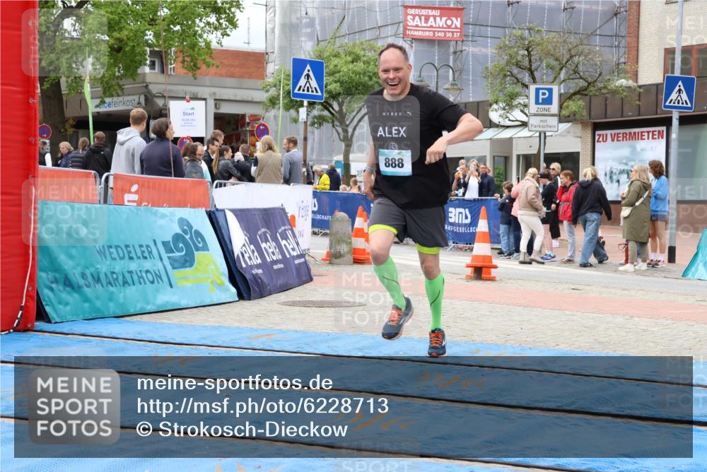 05.05.2024 - 7. Wedeler Halbmarathon Strokosch-Dieckow http://msf.ph/oto/6228713 05.05.2024 12:04:42 Ziel 665, 888 meine-sportfotos.de
