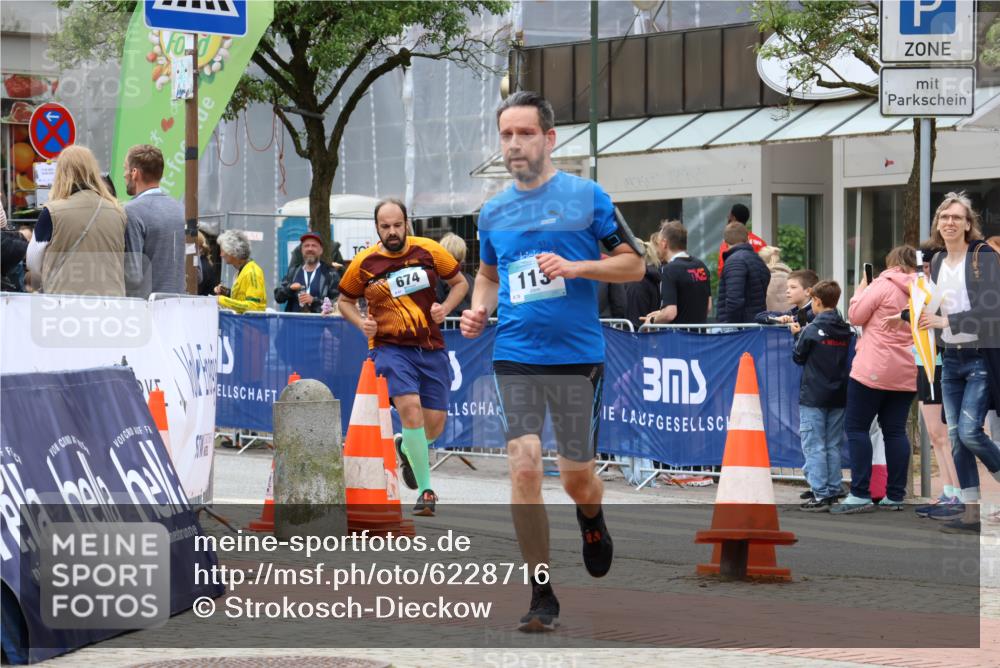 05.05.2024 - 7. Wedeler Halbmarathon Strokosch-Dieckow http://msf.ph/oto/6228716 05.05.2024 12:04:51 Ziel 113, 674 meine-sportfotos.de