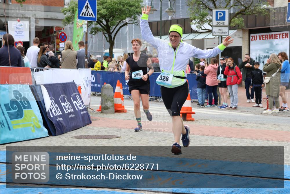 05.05.2024 - 7. Wedeler Halbmarathon Strokosch-Dieckow http://msf.ph/oto/6228771 05.05.2024 12:05:05 Ziel 308, 326, 555 meine-sportfotos.de