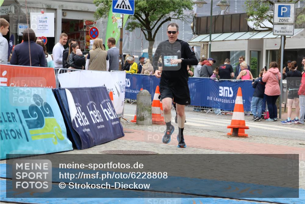 05.05.2024 - 7. Wedeler Halbmarathon Strokosch-Dieckow http://msf.ph/oto/6228808 05.05.2024 12:05:11 Ziel 26, 308 meine-sportfotos.de