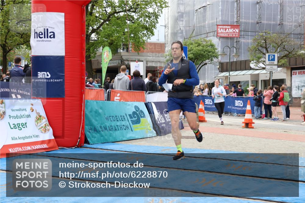 05.05.2024 - 7. Wedeler Halbmarathon Strokosch-Dieckow http://msf.ph/oto/6228870 05.05.2024 12:05:50 Ziel 24, 300 meine-sportfotos.de