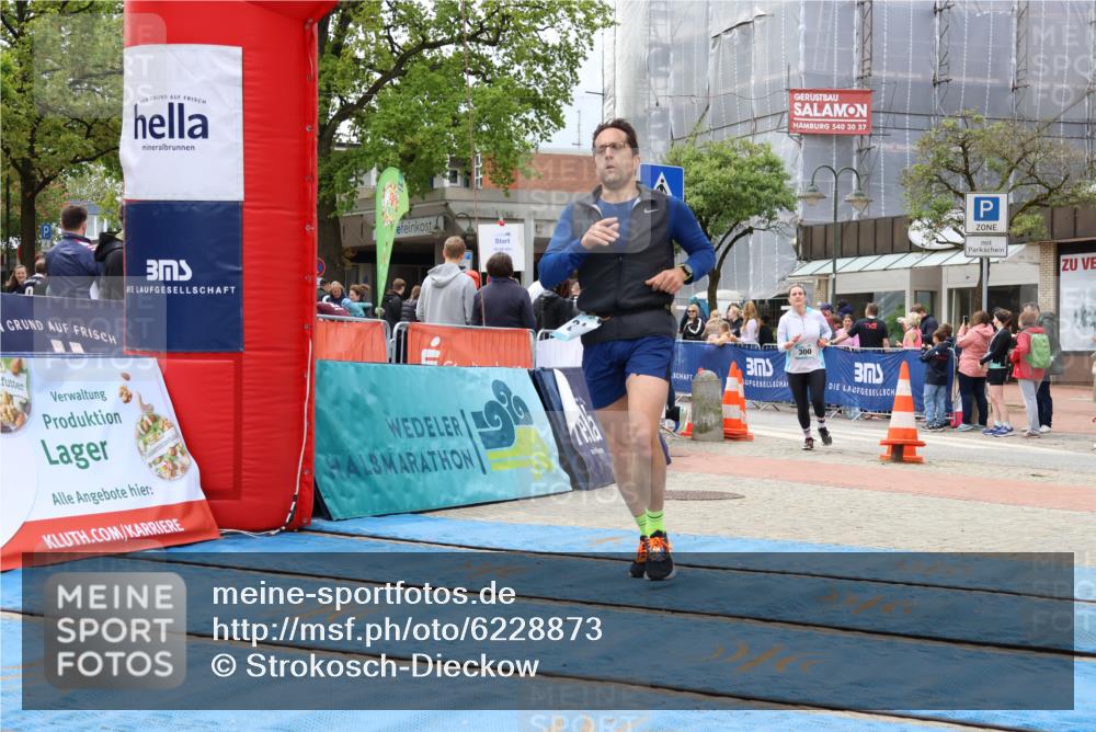 05.05.2024 - 7. Wedeler Halbmarathon Strokosch-Dieckow http://msf.ph/oto/6228873 05.05.2024 12:05:51 Ziel 24, 300, 684 meine-sportfotos.de