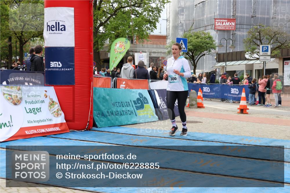 05.05.2024 - 7. Wedeler Halbmarathon Strokosch-Dieckow http://msf.ph/oto/6228885 05.05.2024 12:05:53 Ziel 24, 300, 684 meine-sportfotos.de