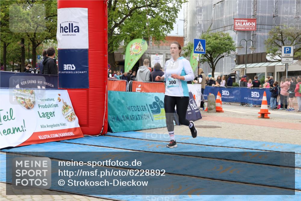 05.05.2024 - 7. Wedeler Halbmarathon Strokosch-Dieckow http://msf.ph/oto/6228892 05.05.2024 12:05:53 Ziel 24, 300, 684 meine-sportfotos.de