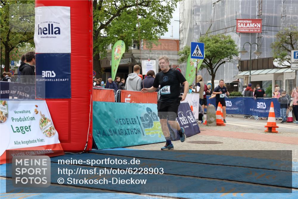 05.05.2024 - 7. Wedeler Halbmarathon Strokosch-Dieckow http://msf.ph/oto/6228903 05.05.2024 12:05:58 Ziel 56, 304, 684 meine-sportfotos.de