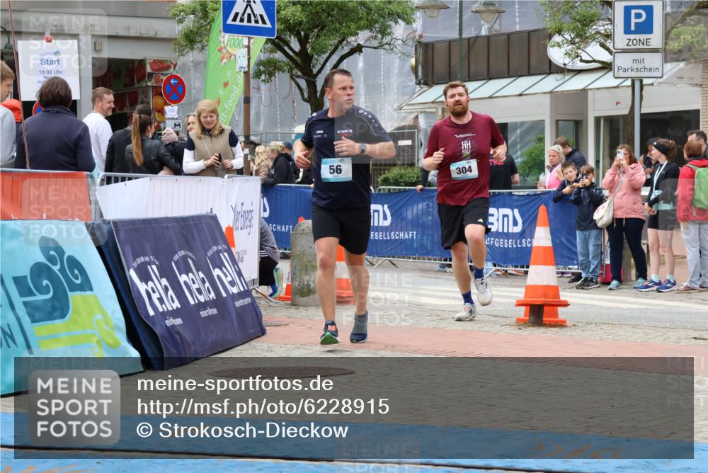 05.05.2024 - 7. Wedeler Halbmarathon Strokosch-Dieckow http://msf.ph/oto/6228915 05.05.2024 12:06:00 Ziel 56, 304, 684 meine-sportfotos.de