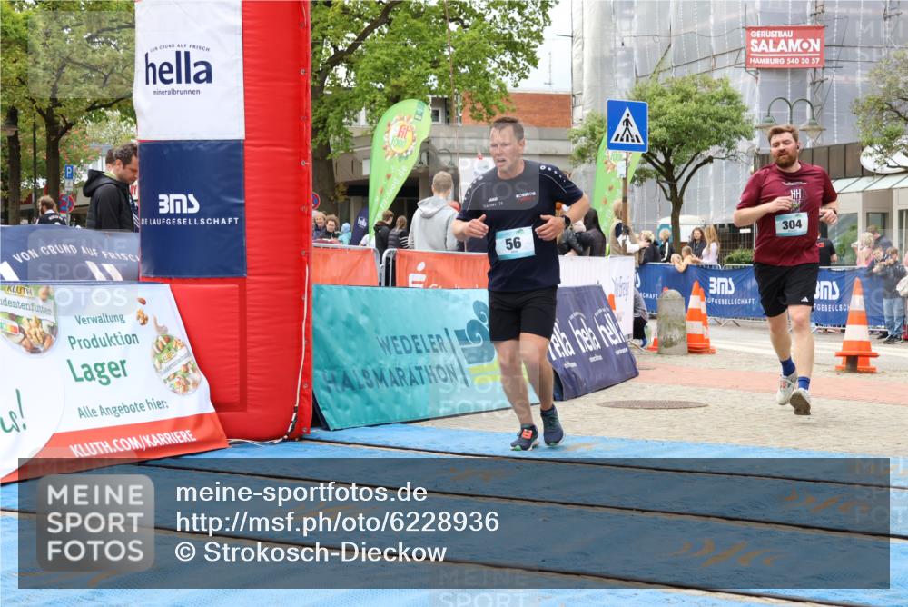 05.05.2024 - 7. Wedeler Halbmarathon Strokosch-Dieckow http://msf.ph/oto/6228936 05.05.2024 12:06:02 Ziel 56, 94, 304 meine-sportfotos.de