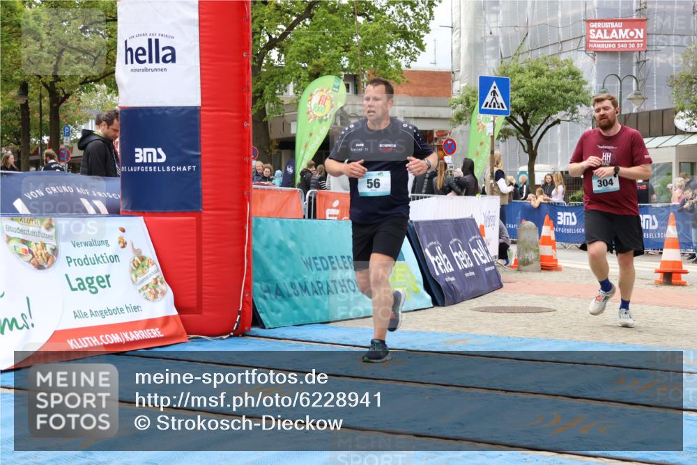 05.05.2024 - 7. Wedeler Halbmarathon Strokosch-Dieckow http://msf.ph/oto/6228941 05.05.2024 12:06:02 Ziel 56, 94, 304 meine-sportfotos.de
