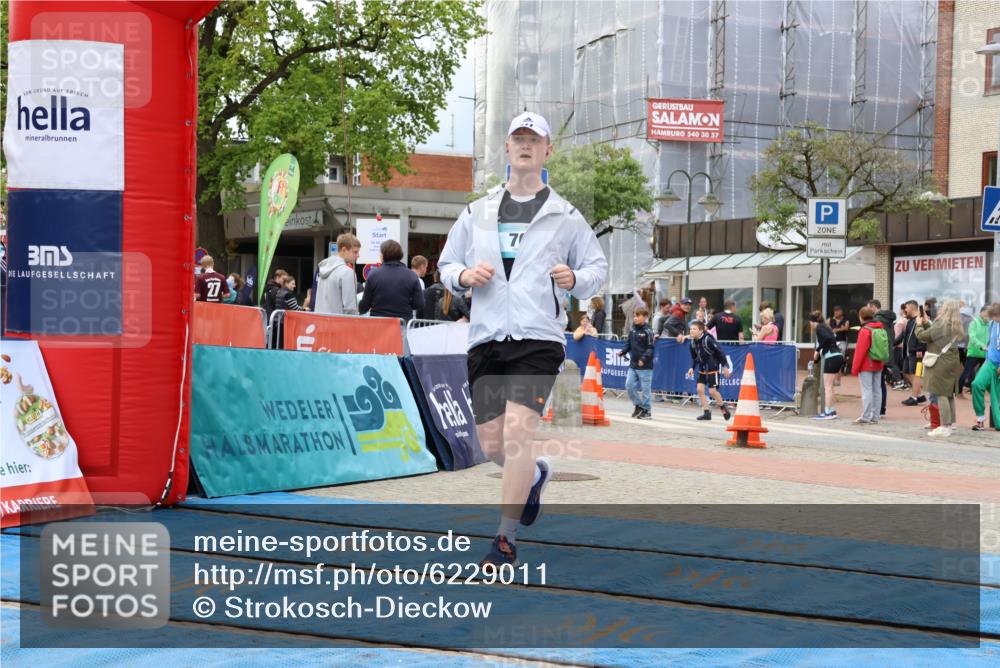 05.05.2024 - 7. Wedeler Halbmarathon Strokosch-Dieckow http://msf.ph/oto/6229011 05.05.2024 12:06:20 Ziel 70 meine-sportfotos.de