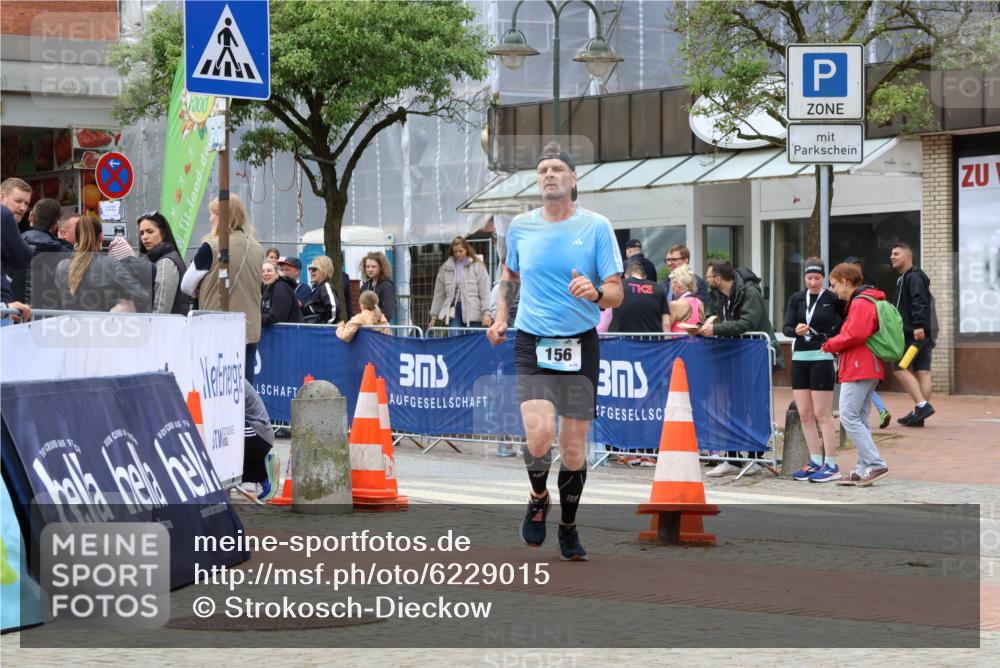 05.05.2024 - 7. Wedeler Halbmarathon Strokosch-Dieckow http://msf.ph/oto/6229015 05.05.2024 12:06:29 Ziel 156 meine-sportfotos.de