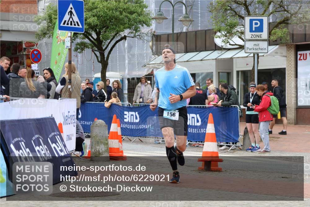 05.05.2024 - 7. Wedeler Halbmarathon Strokosch-Dieckow http://msf.ph/oto/6229021 05.05.2024 12:06:29 Ziel 156 meine-sportfotos.de