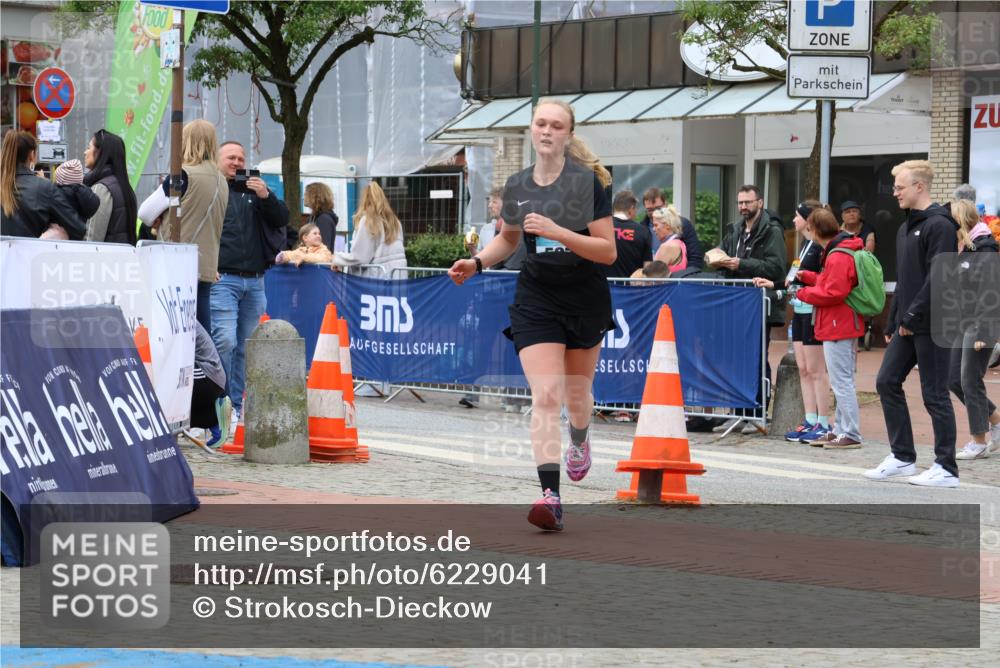 05.05.2024 - 7. Wedeler Halbmarathon Strokosch-Dieckow http://msf.ph/oto/6229041 05.05.2024 12:06:53 Ziel 527 meine-sportfotos.de
