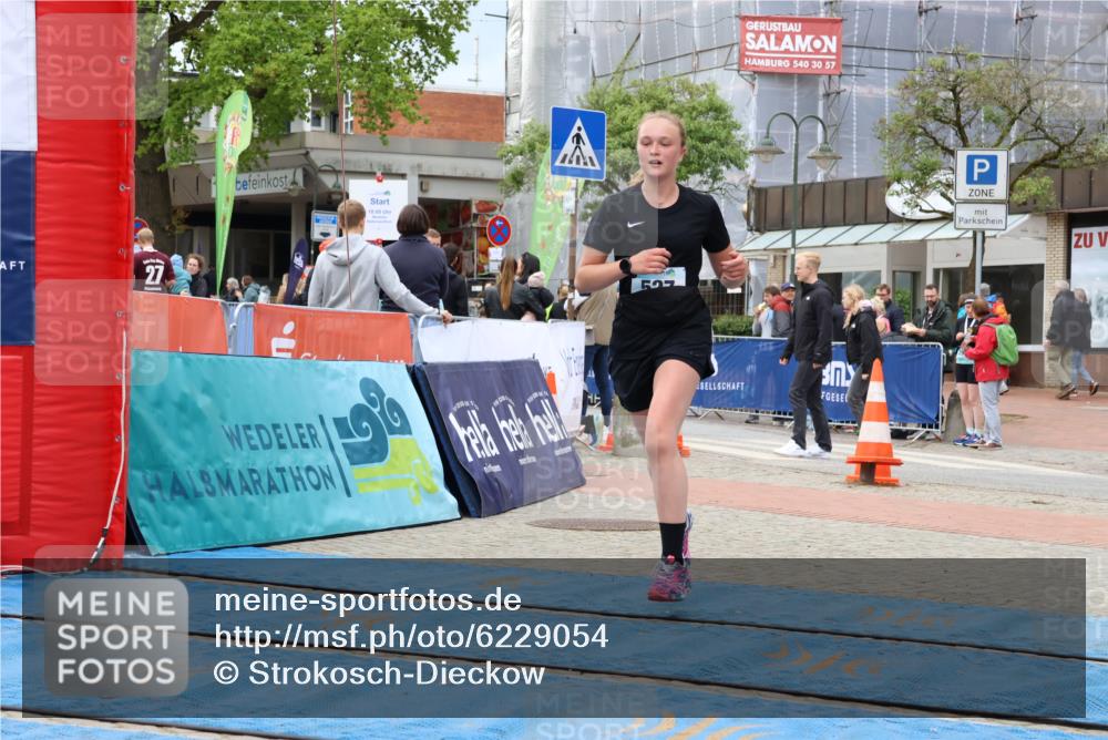 05.05.2024 - 7. Wedeler Halbmarathon Strokosch-Dieckow http://msf.ph/oto/6229054 05.05.2024 12:06:55 Ziel 527 meine-sportfotos.de