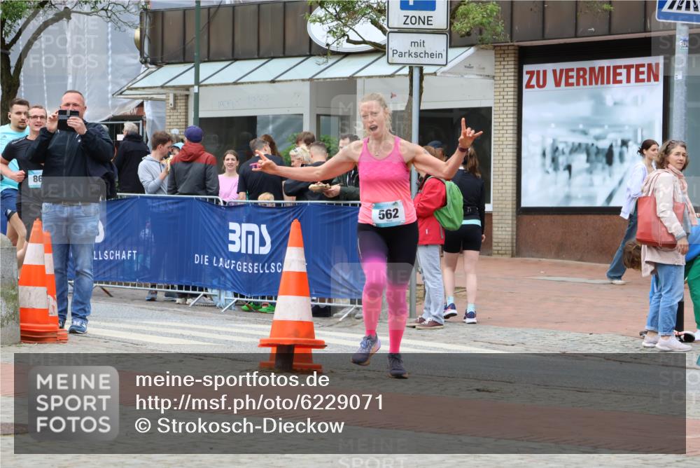 05.05.2024 - 7. Wedeler Halbmarathon Strokosch-Dieckow http://msf.ph/oto/6229071 05.05.2024 12:07:03 Ziel 88, 562, 863 meine-sportfotos.de