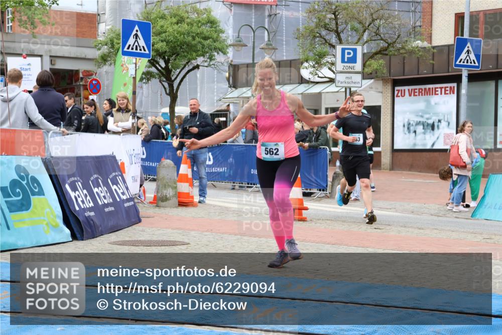 05.05.2024 - 7. Wedeler Halbmarathon Strokosch-Dieckow http://msf.ph/oto/6229094 05.05.2024 12:07:05 Ziel 88, 562, 863 meine-sportfotos.de