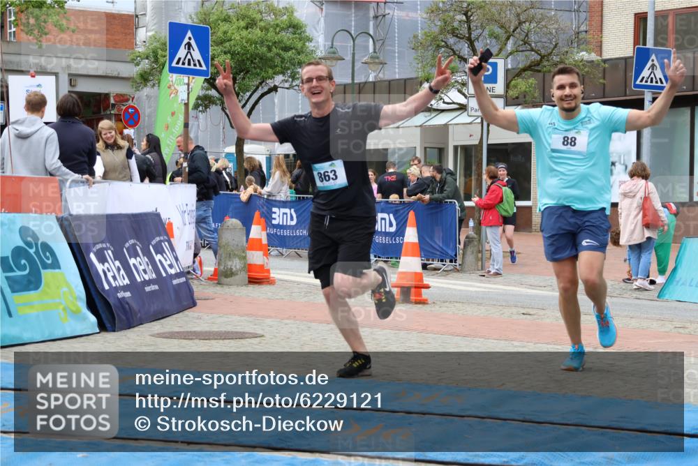 05.05.2024 - 7. Wedeler Halbmarathon Strokosch-Dieckow http://msf.ph/oto/6229121 05.05.2024 12:07:07 Ziel 88, 562, 863 meine-sportfotos.de