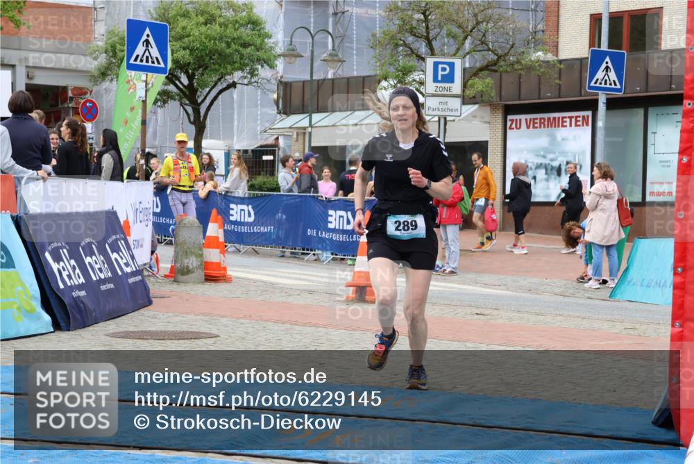 05.05.2024 - 7. Wedeler Halbmarathon Strokosch-Dieckow http://msf.ph/oto/6229145 05.05.2024 12:07:15 Ziel 98, 289 meine-sportfotos.de