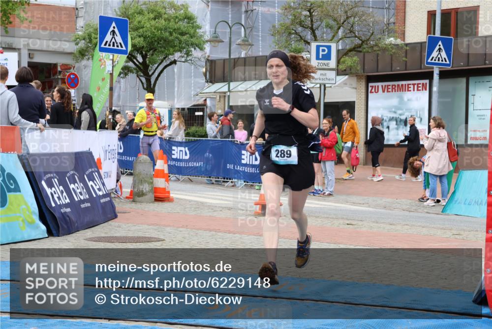 05.05.2024 - 7. Wedeler Halbmarathon Strokosch-Dieckow http://msf.ph/oto/6229148 05.05.2024 12:07:16 Ziel 98, 289 meine-sportfotos.de