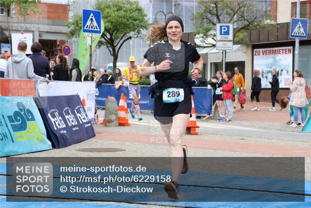 05.05.2024 - 7. Wedeler Halbmarathon Strokosch-Dieckow http://msf.ph/oto/6229158 05.05.2024 12:07:16 Ziel 98, 289 meine-sportfotos.de