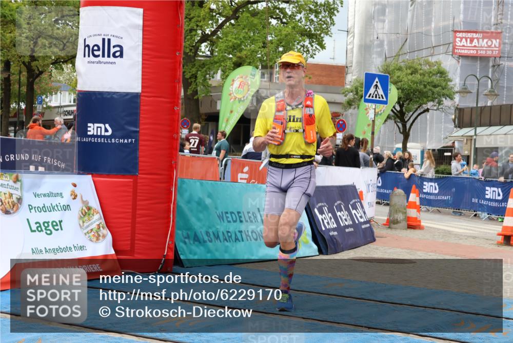 05.05.2024 - 7. Wedeler Halbmarathon Strokosch-Dieckow http://msf.ph/oto/6229170 05.05.2024 12:07:20 Ziel 98 meine-sportfotos.de