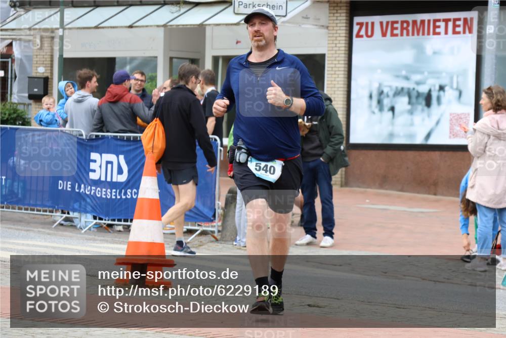 05.05.2024 - 7. Wedeler Halbmarathon Strokosch-Dieckow http://msf.ph/oto/6229189 05.05.2024 12:07:30 Ziel 540 meine-sportfotos.de