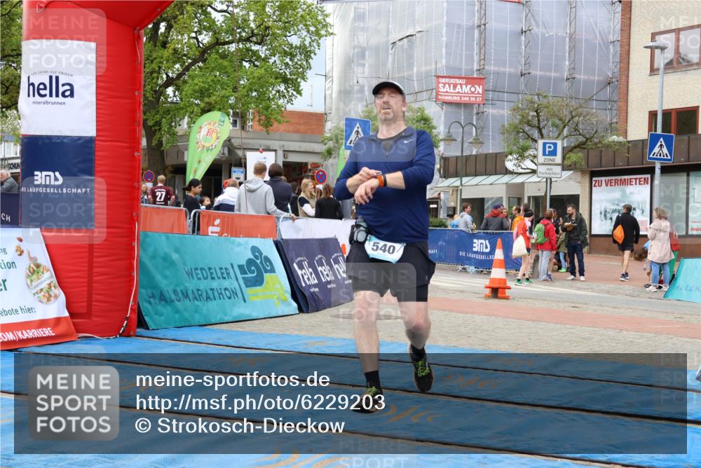 05.05.2024 - 7. Wedeler Halbmarathon Strokosch-Dieckow http://msf.ph/oto/6229203 05.05.2024 12:07:33 Ziel 149, 540 meine-sportfotos.de