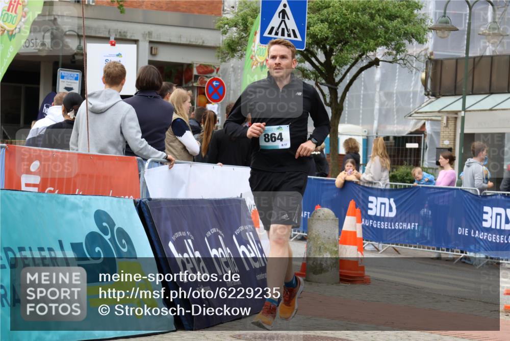 05.05.2024 - 7. Wedeler Halbmarathon Strokosch-Dieckow http://msf.ph/oto/6229235 05.05.2024 12:07:45 Ziel 864 meine-sportfotos.de