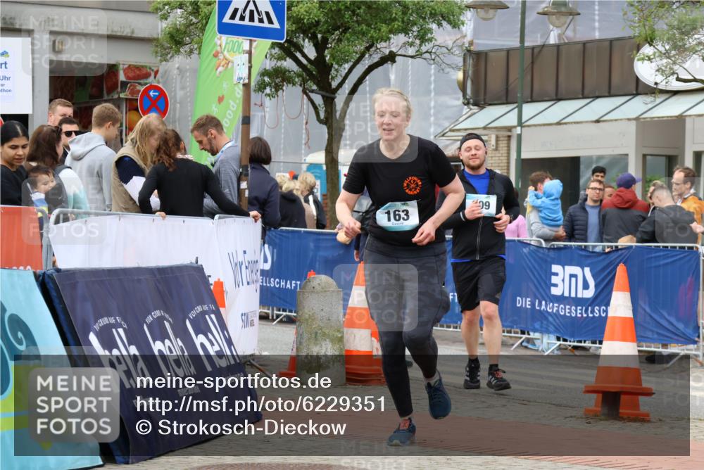 05.05.2024 - 7. Wedeler Halbmarathon Strokosch-Dieckow http://msf.ph/oto/6229351 05.05.2024 12:08:18 Ziel 163, 209 meine-sportfotos.de