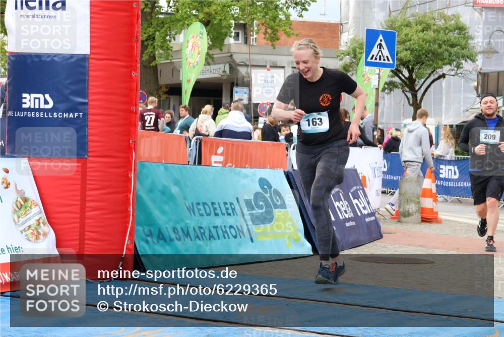 05.05.2024 - 7. Wedeler Halbmarathon Strokosch-Dieckow http://msf.ph/oto/6229365 05.05.2024 12:08:20 Ziel 163, 209 meine-sportfotos.de